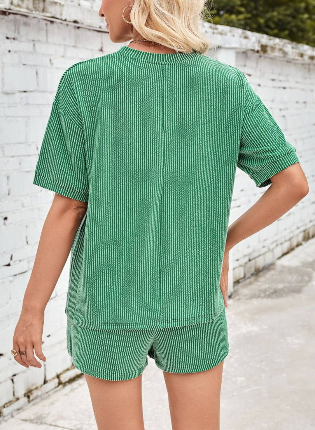Alisha – Comfortable Ribbed Top and Shorts Set
