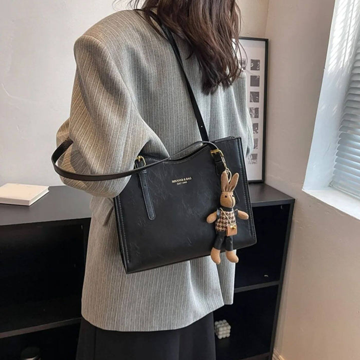 Avery – Bunny Charm Vintage Leather Shoulder Bag