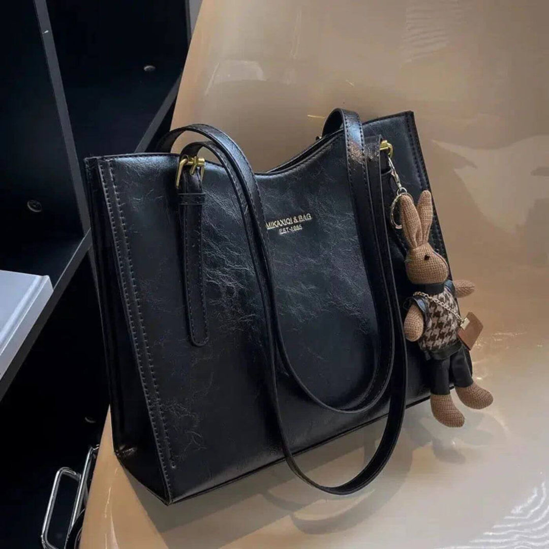 Avery – Bunny Charm Vintage Leather Shoulder Bag