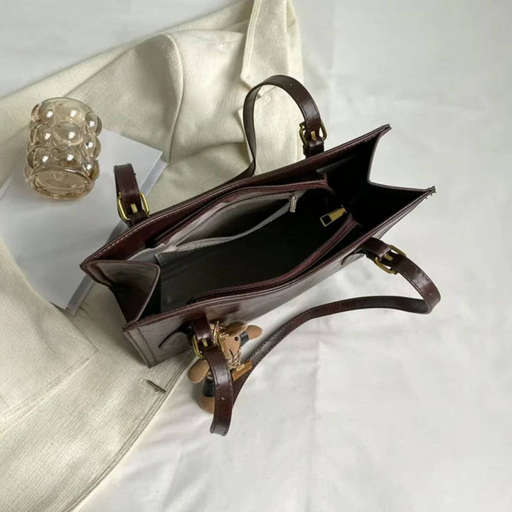Avery – Bunny Charm Vintage Leather Shoulder Bag