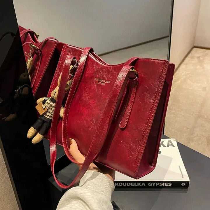 Avery – Bunny Charm Vintage Leather Shoulder Bag
